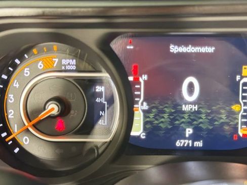Used 2024 Jeep Wrangler Unlimited Sahara w/ Technology Group AWD/4WD image 13