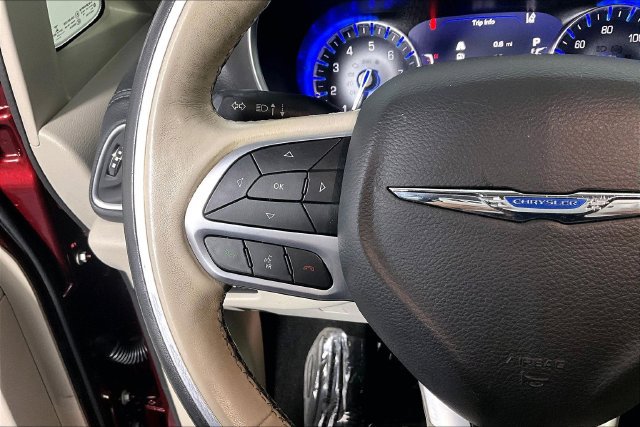 Used 2019 Chrysler Pacifica Limited w/ Tire & Wheel Group FWD image 20