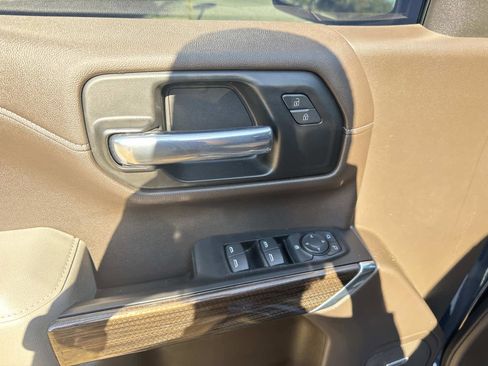 Used 2020 Chevrolet Silverado 1500 LT Trail Boss image 17