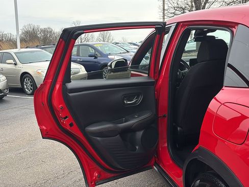 Used 2025 Honda HR-V Sport image 28