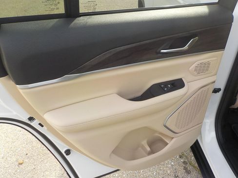 New 2026 Jeep Grand Cherokee Limited image 13