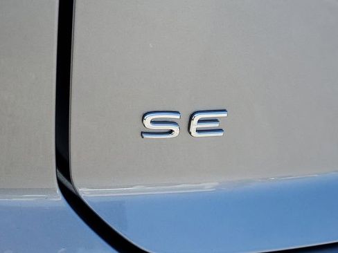 Certified 2025 Volkswagen Atlas Cross Sport SE FWD image 7