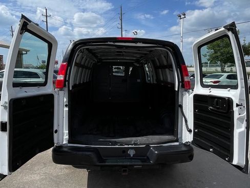 Used 2017 Chevrolet Express 2500 Extended RWD image 30