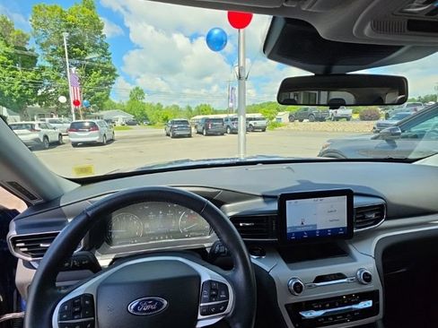 Used 2023 Ford Explorer XLT w/ Equipment Group 202A AWD/4WD image 2