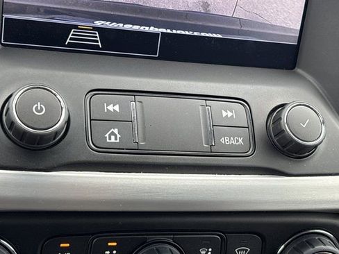 Used 2022 GMC Acadia SLE image 33