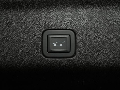 Used 2026 Chevrolet Suburban Z71 w/ Comfort Package image 15