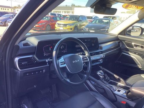 Certified 2025 Kia Telluride S FWD image 14