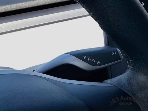 Used 2023 Tesla Model Y Long Range AWD/4WD image 22