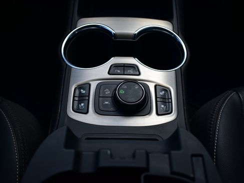 Used 2024 GMC Terrain Denali w/ Denali Premium Package image 32