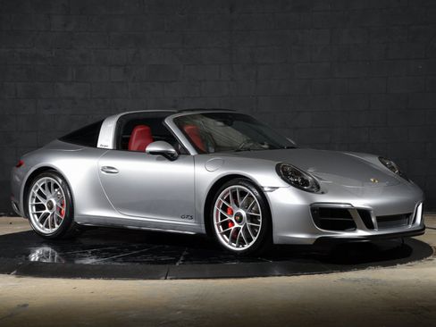 Used 2018 Porsche 911 Targa 4 GTS AWD/4WD image 11