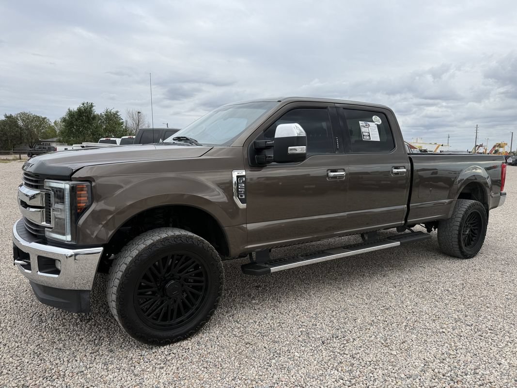 Used 2017 Ford F250 XLT w/ XLT Premium Package AWD/4WD image 5