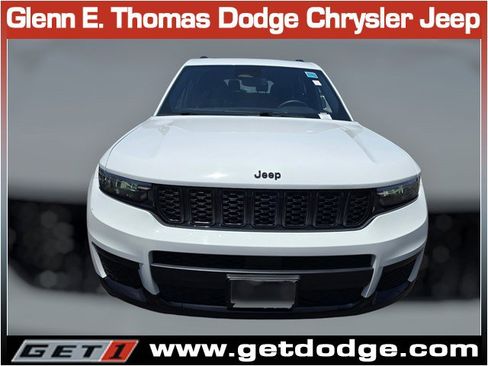 Used 2023 Jeep Grand Cherokee L Laredo RWD image 2