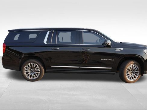 Certified 2022 GMC Yukon XL Denali w/ Denali Ultimate Package AWD/4WD image 2