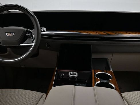 Certified 2025 Cadillac Escalade Sport Platinum w/ LPO, ONYX Package AWD/4WD image 4