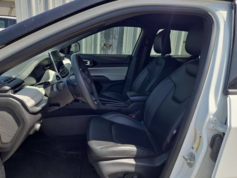 Used 2025 Jeep Compass Limited AWD/4WD image 7