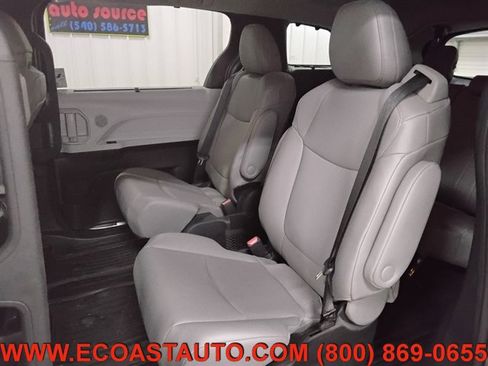 Used 2026 Toyota Sienna XLE AWD/4WD image 13