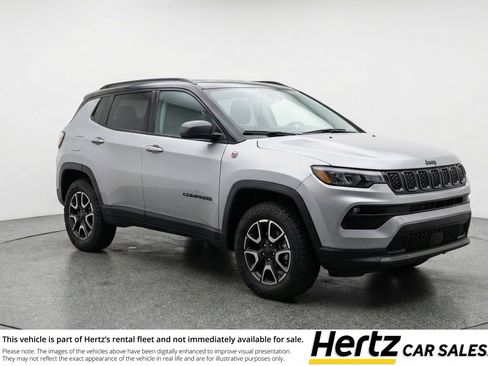 Used 2025 Jeep Compass Trailhawk AWD/4WD image 1