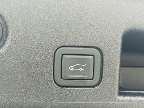 Used 2024 Chevrolet Equinox Premier FWD image 13