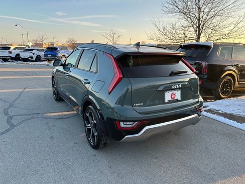 Used 2023 Kia Niro SX Touring image 5