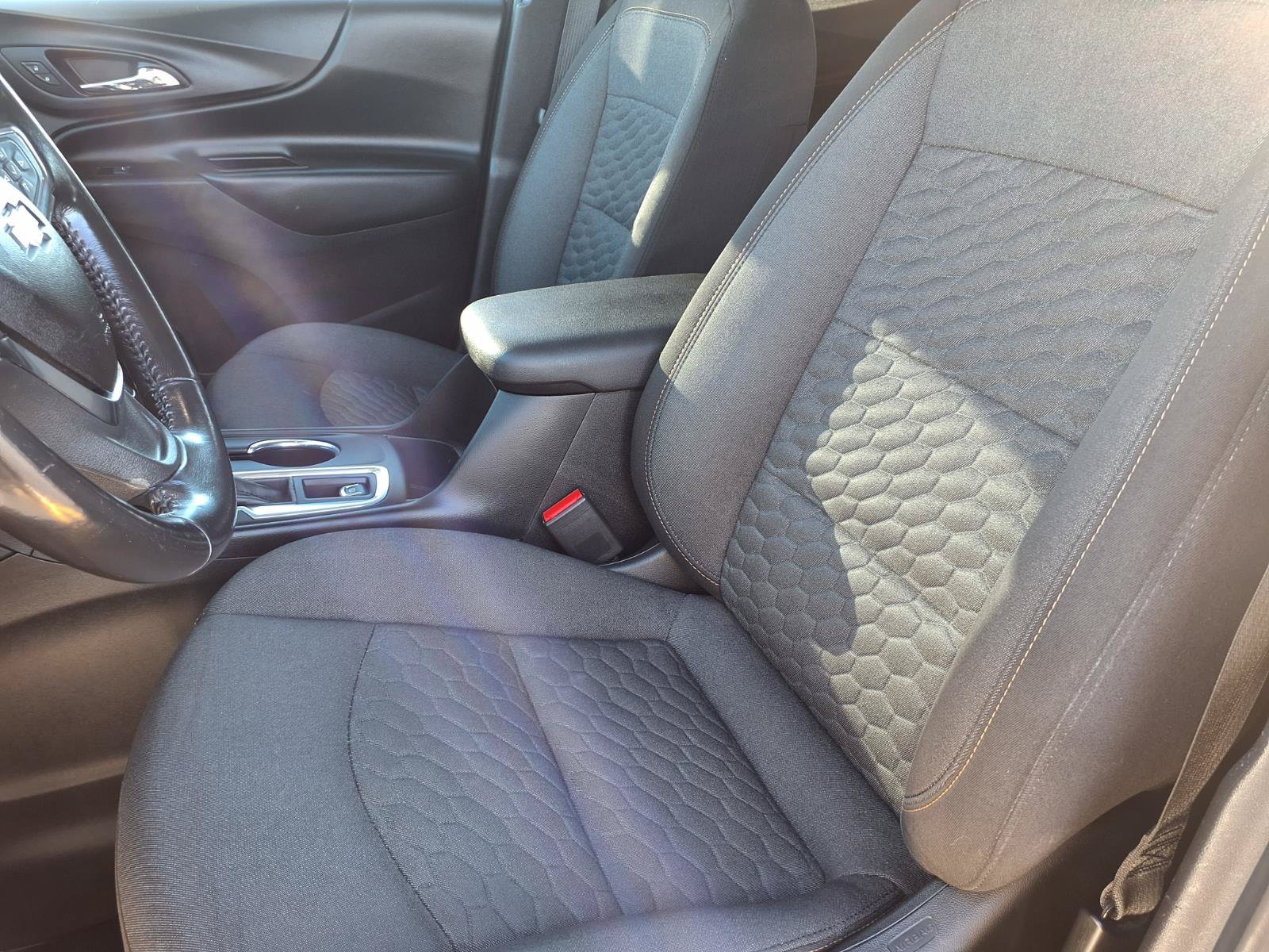 Used 2018 Chevrolet Equinox LT FWD image 3