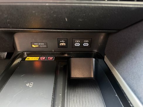Used 2025 Toyota Camry LE w/ Convenience Package FWD image 33