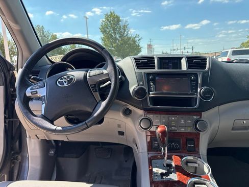 Used 2013 Toyota Highlander Limited AWD/4WD image 21