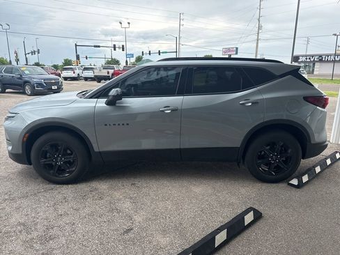 Used 2024 Chevrolet Blazer LT w/ Convenience Package FWD image 3