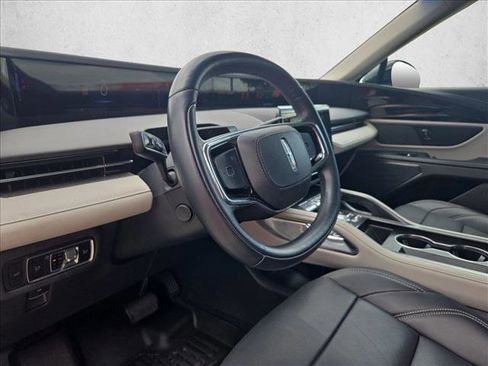Used 2024 Lincoln Nautilus Premier AWD/4WD image 9