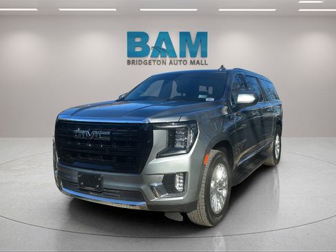 Used 2024 GMC Yukon XL SLT image 3