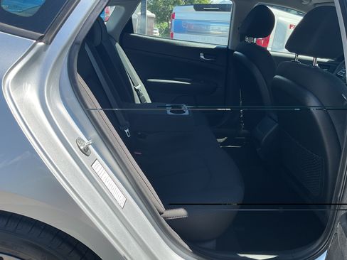 Used 2019 Kia Optima LX FWD image 9
