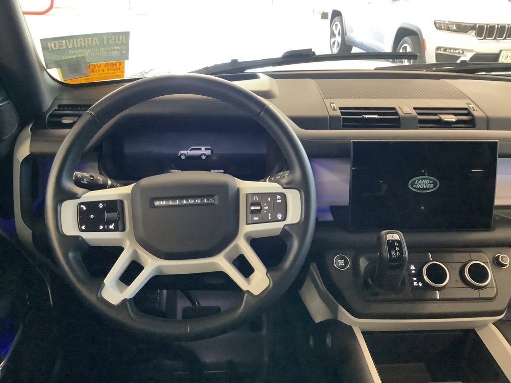 Used 2025 Land Rover Defender 130 X-Dynamic SE AWD/4WD image 10