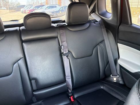 Used 2025 Jeep Compass Limited image 38