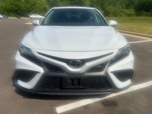 Used 2023 Toyota Camry SE FWD image 3