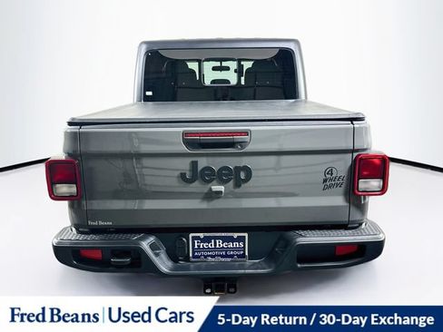 Used 2023 Jeep Gladiator Sport AWD/4WD image 7