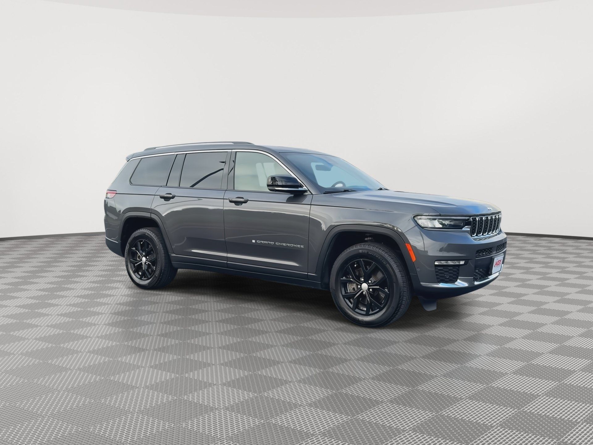 Used 2024 Jeep Grand Cherokee L Limited w/ Luxury Tech Group II AWD/4WD image 2