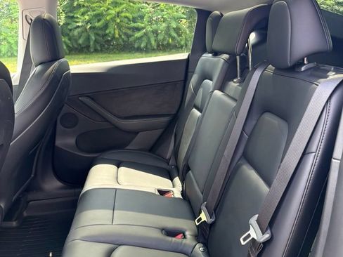 Used 2021 Tesla Model Y Long Range AWD/4WD image 16