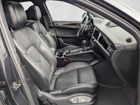 Used 2022 Porsche Macan image 23