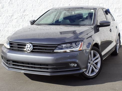 Used 2017 Volkswagen Jetta SEL FWD image 3