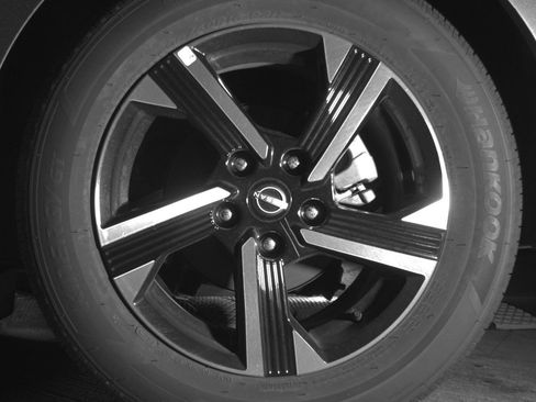 Used 2025 Nissan Sentra SV FWD image 11