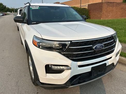 Used 2023 Ford Explorer XLT w/ Equipment Group 202A AWD/4WD image 2