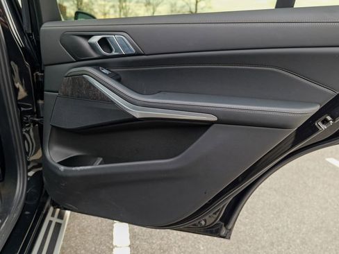 Used 2023 BMW X7 xDrive40i w/ Climate Comfort Package image 32