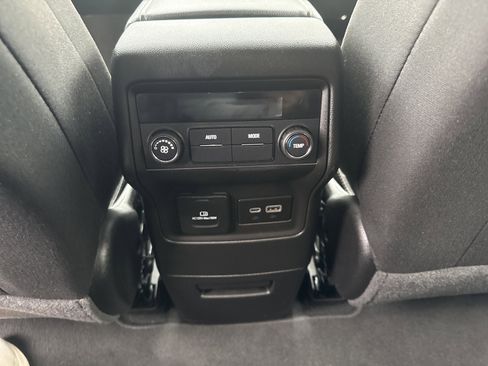 Used 2023 GMC Acadia SLE w/ Driver Convenience Package image 12