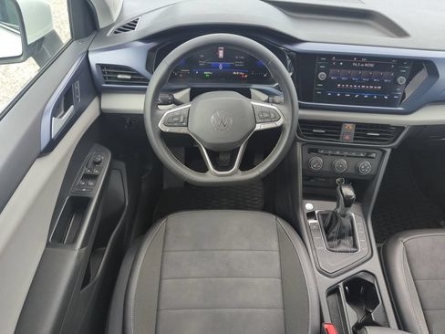 Certified 2022 Volkswagen Taos SE FWD image 14