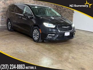 Used 2022 Chrysler Pacifica Touring-L w/ Uconnect Theater Family Group FWD video 1