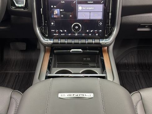 Used 2026 GMC Yukon Denali w/ Sun & Power Step Package AWD/4WD image 32