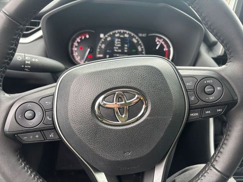 Used 2025 Toyota RAV4 XLE image 25