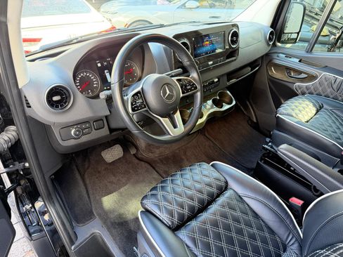 Used 2020 Mercedes-Benz Sprinter 2500 image 32