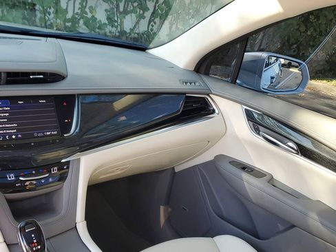 Used 2020 Cadillac XT6 Premium Luxury image 16