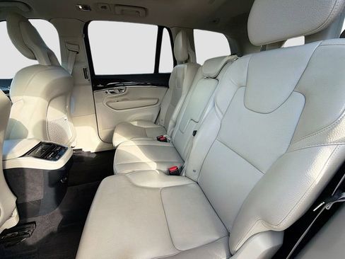 Used 2018 Volvo XC90 T6 Momentum w/ Convenience Package image 22