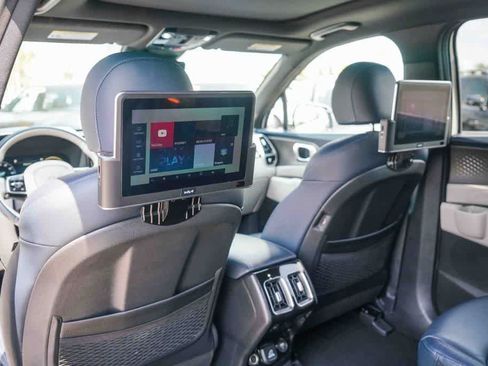 Certified 2023 Kia Sorento SX Prestige AWD/4WD image 18